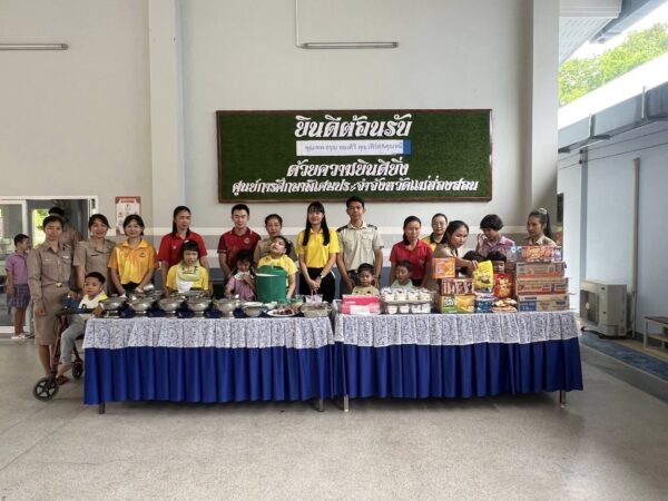 ศูนย์การศึกษาพิเศษ ประจำจังหวัดแม่ฮ่องสอน ขอขอบพระคุณผู้ใหญ่ใจดี คุณเทพ อรุณ ทองศิริ คุณเฟิร์สและคุณหมี ที่สนับสนุนอาหารกลางวัน ขนมโดนัท คัพเค้ก และผลไม้ ให้กับน้องคนพิเศษ เนื่องในวันเกิด ในนามของศูนย์การศึกษาพิเศษ ประจำจังหวัดแม่ฮ่องสอน
